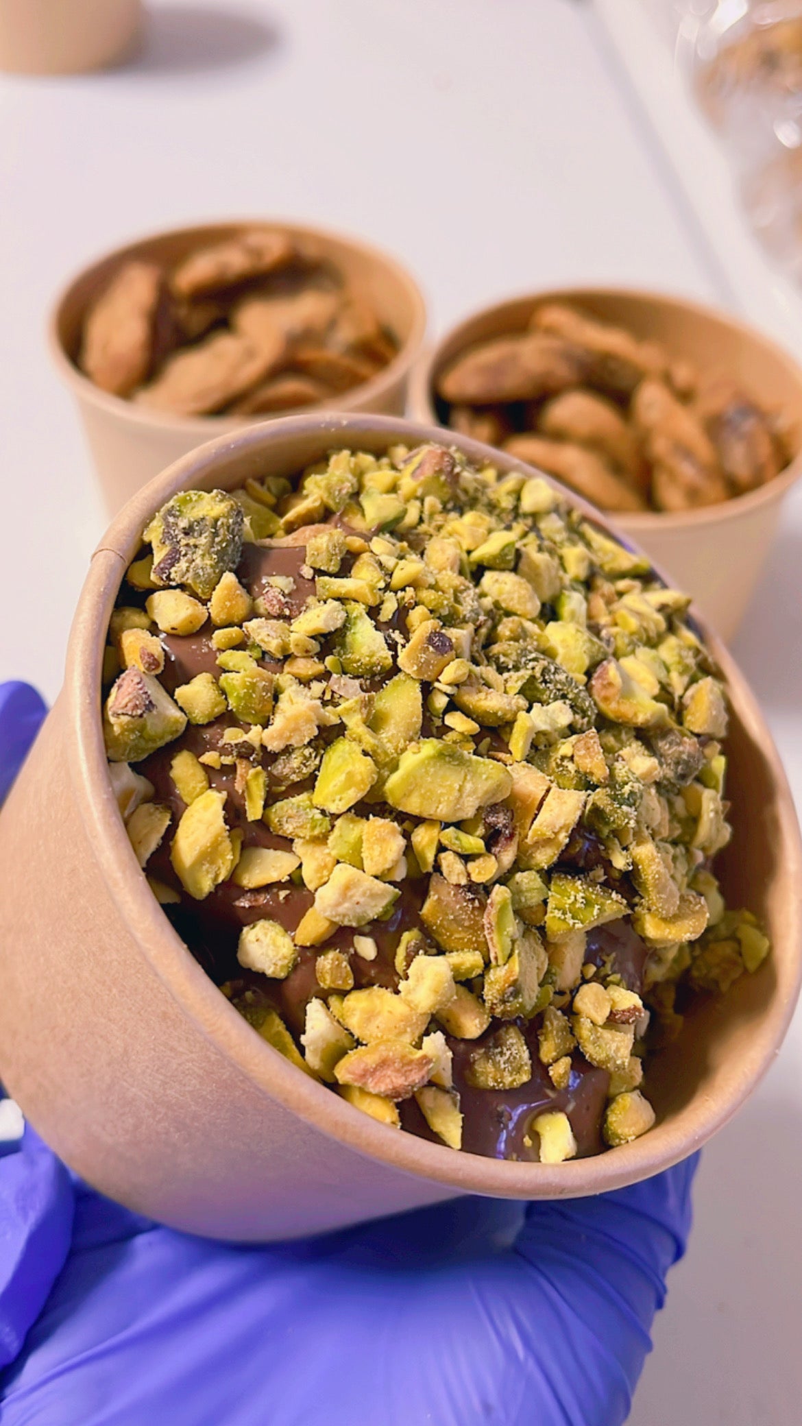 Y CRUNCHY CUP'S /MILK CHOCOLATE