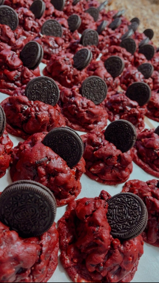 RED VELVET COOKIES & CREAM: Red Velvet Crunch Oreo Bite